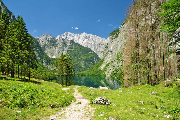 Озеро Кенигзее в Национальном парке Берхтесгаден. Германия. Фото