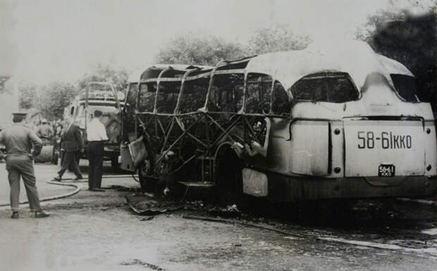 Автобус ЛАЗ-695Е после взрыва. Фото: © Wikipedia.org