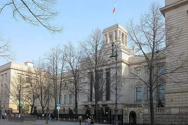 Депутаты партии АдГ водят немцев на экскурсии в посольство России