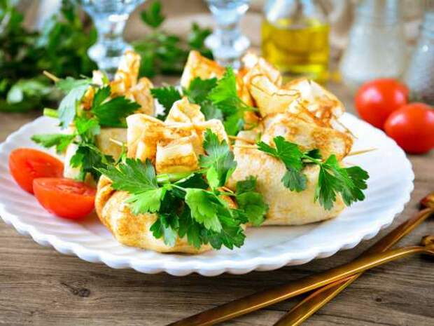 Мешочки из блинов с курицей