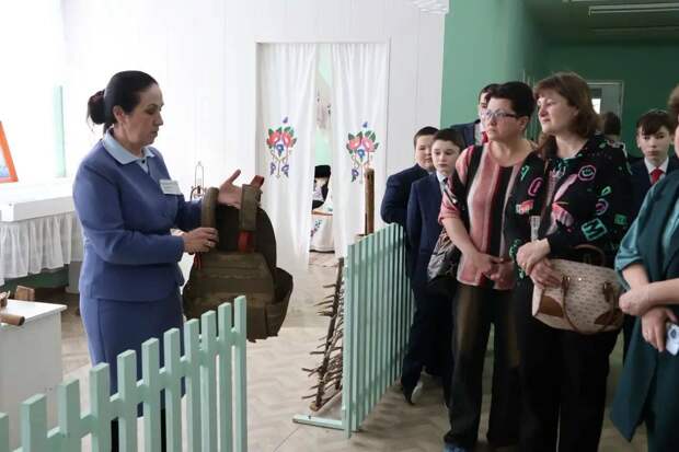 «Пусть напоминает о подвиге»: школе Актанышского района передали бронежилет участника СВО