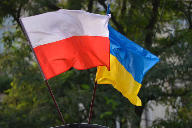 Times: отношение к украинским беженцам в Польше за три года ухудшилось