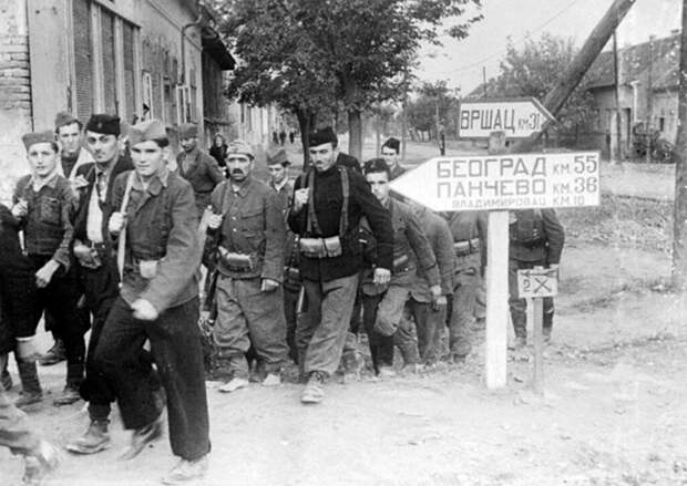 Югославские партизаны направляются в Белград после его освобождения частями Красной Армии