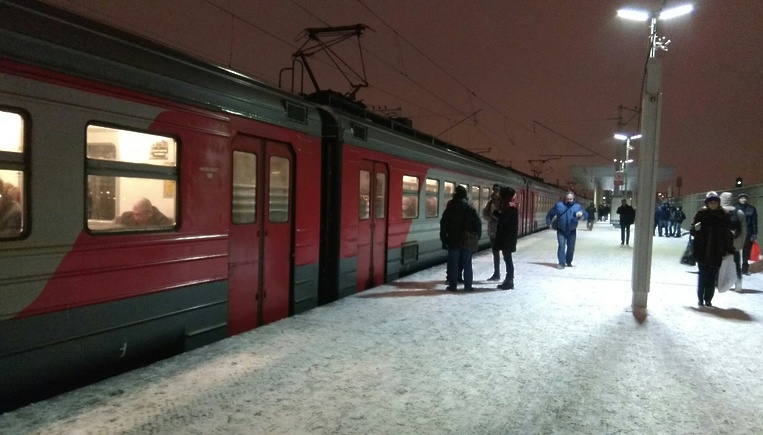 Электрички Курского направления МЖД следуют в Москву с опозданием