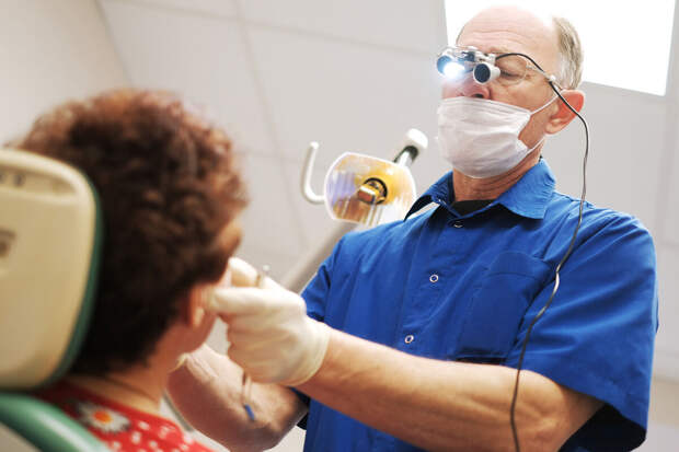 Почти 20% опрошенных россиян потратили на лечение зубов 100 тыс. руб. в 2025 году