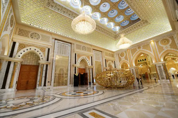 1788 комнат, 257 ванных, и все в золоте: как выглядят роскошные дворцы шейхов