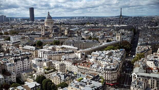 Париж с высоты причьего полета. Архивное фото