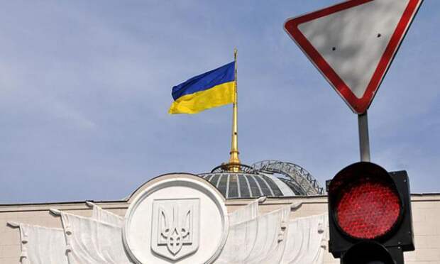 Украинская телеведущая спешно прервала звонок зрителя, предложившего развернуть пушки на Киев 