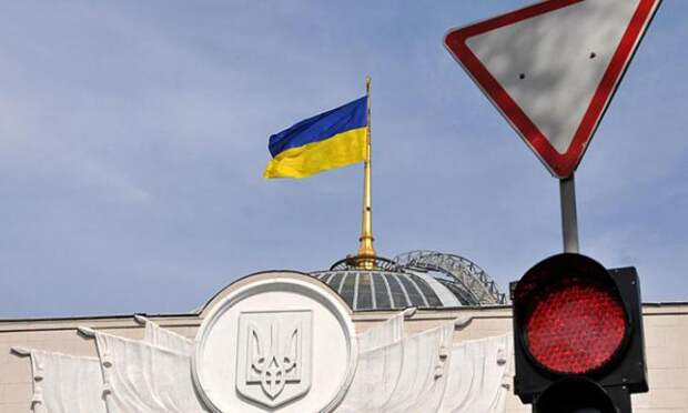 Украинская ведущая отключила звонок после предложения развернуть пушки на Киев Украинская телеведущая спешно прервала звонок зрителя, предложившего развернуть пушки на Киев