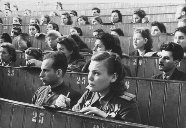 Советская жизнь в фотографиях легендарного корреспондента ТАСС Евзерихина