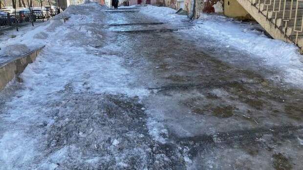 Хабаровск напоминает сплошной каток — зима однако...