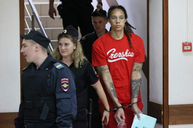 Грозят десять лет тюрьмы в России: Грайнер признала вину в контрабанде наркотиков