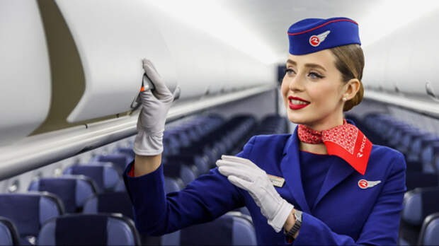 Новый год в небе: как пассажиры и экипаж встречают праздник в самолете