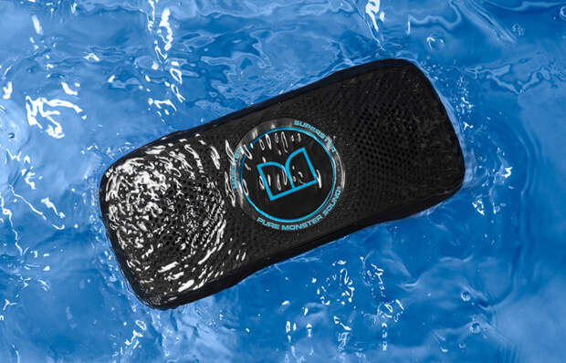 Monster SuperStar BackFloat – плавающая водонепроницаемая Bluetooth-колонка для отдыха на воде.