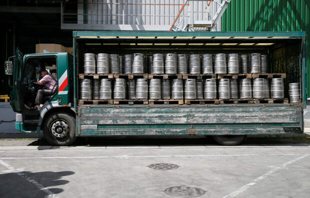 Украинцы пытались бежать через границу в грузовике с пивом