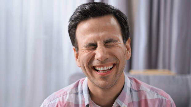 Почему сильный смех смертельно опасен: ответили по науке