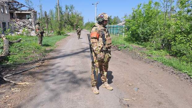 Боец ВС РФ рассказал об обезвреживании заминированной ВСУ дамбы в Харьковской области