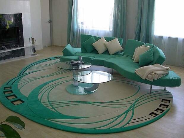 дизайнерский ковер бирюзового цвета ковёр на полу в стильной гостиной 