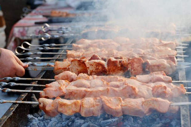Россиянам напомнили об ответственности за приготовление шашлыков