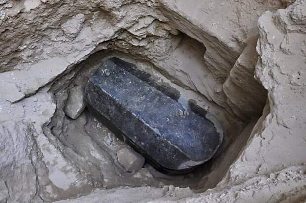 Тайна александрийского саркофага раскрыта: обнаружены мумии египетских солдат с пробитыми черепами ynews, александрия, археология, гробница, египет, мумия, наука, новости