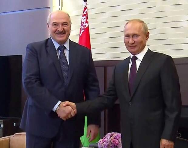 Лукашенко заявил что едет в Россию, не чтобы что-то просить