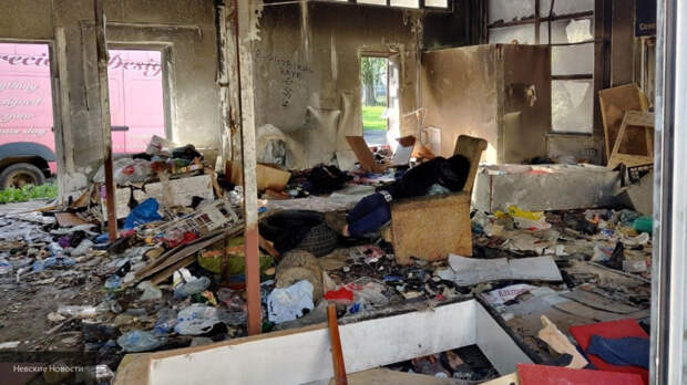 Беглов поручил снести здание заброшенного магазина в Купчино после обращения жителей