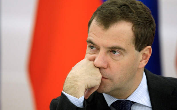 Медведев жалуется на людей и пенсионную реформу