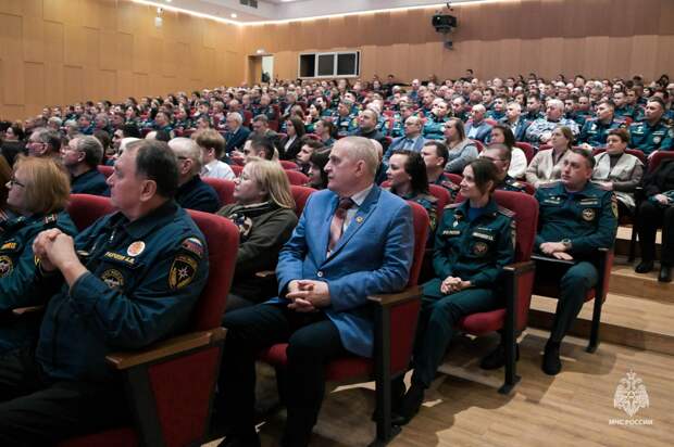 Боевой офицер, эффективный руководитель и педагог: личному составу АГПС МЧС России представили нового начальника