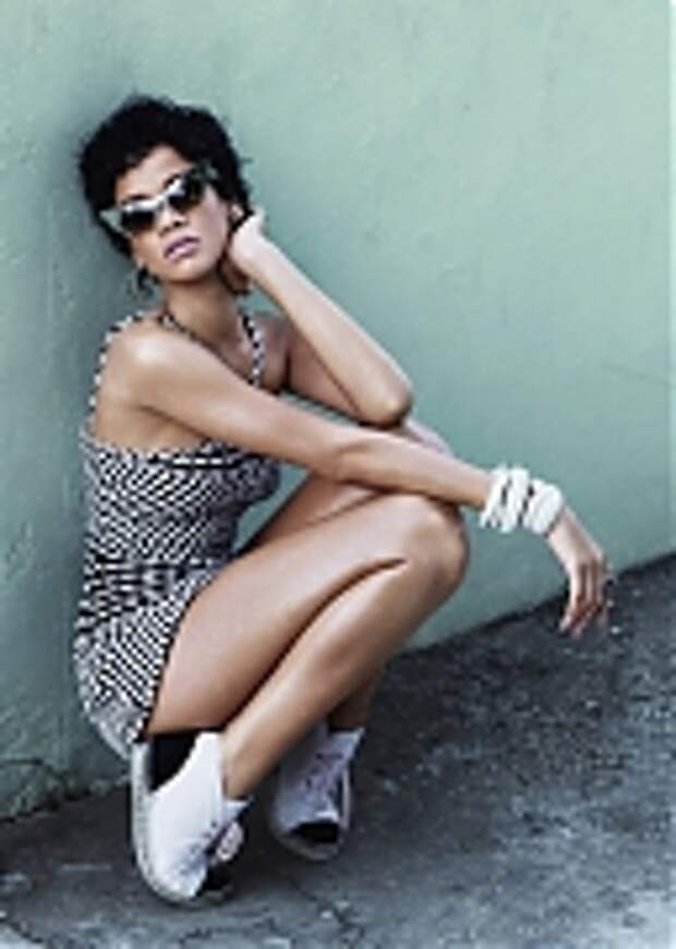 Рианна (Rihanna) в фотосессии Терри Циолиса (Terry Tsiolis) для журнала Glamour (ноябрь 2013)