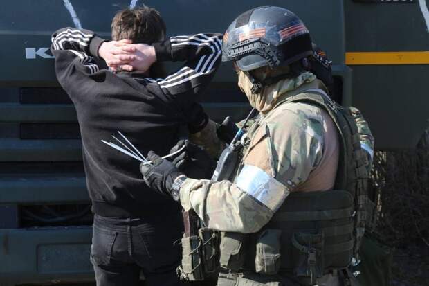 Украинские военные, сложившие оружие, с удивлением отмечают беззлобное отношение к ним. На российских же пленных «торжество гуманности» не распространяется.