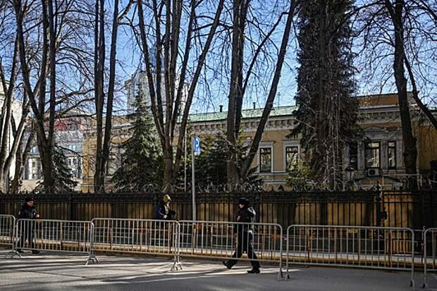Песков заявил, что судьбу зданий посольства Украины определят исходя из интересов РФ
