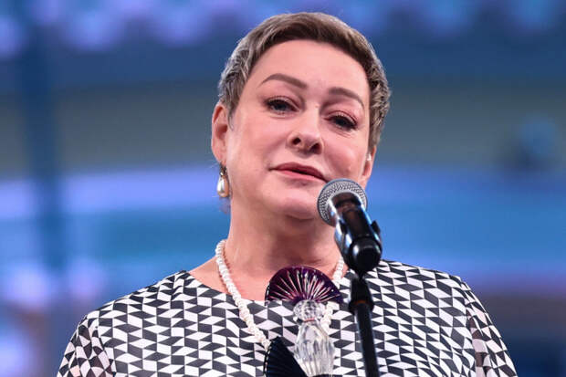 «Чуть ласты не двинула»: как актриса Аронова пережила измены, побои и гепатит, чтобы в 32 года обрести счастье