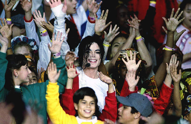 Песням Майкла Джексона объявили бойкот из-за новых обвинений в педофилии