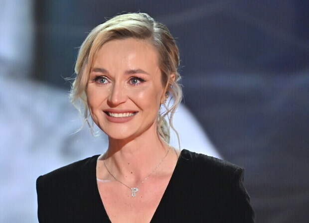 Полина Гагарина поздравила себя с 39-летием и показала фото с бантом