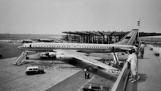 Самый большой на тот момент пассажирский самолёт в мире Ту-114 «Россия» в Нью-Йорке. Высоты трапа не хватило. США. 1959 г. история, события, фото