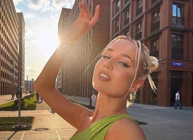 С кем целуется Клава Кока: певица подтвердила роман с популярным блогером