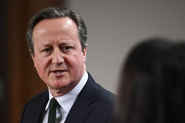 Кэмерон: Британия просит Францию не допустить эскалации на Украине
