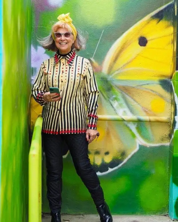 71-летняя Сюзи покорила Интернет своими позитивными нарядами — даже молодым у нее есть чему поучиться