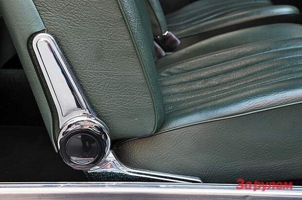 Подушки передних сидений регулируются только по длине, а их спинки откидываются для посадки и высадки задних пассажиров – благодаря приличной широте дверей процесс этот проходит без неудобств