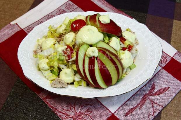 Салат из пекинской капусты с курицей