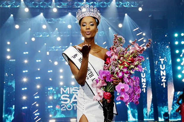 Зозибини Тунци на конкурсе "Мисс ЮАР — 2019"