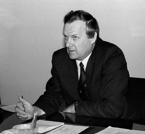 Она отдала ему 21 год, но услышала лишь: «Ты сильная, выживешь!» — как Собчак бросил первую жену, когда та умирала