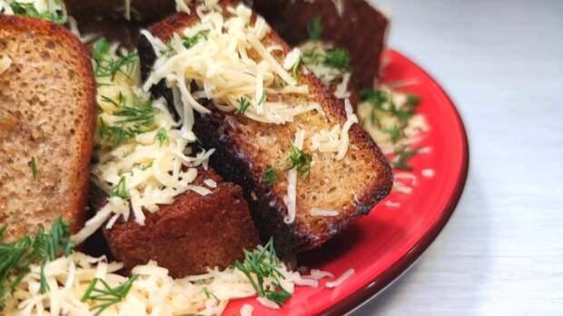 На днях я выложила видео и вкуснейшим рецептом приготовления закуски на основе хлеба. Меня знатно закидали тапками в комментариях и даже написали: "ваши гости что, из концлагеря?".-10-3