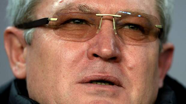 В легендарном клубе РПЛ игроки поставили ультиматум: они или тренер. Так случилась отставка Красножана из «Анжи»