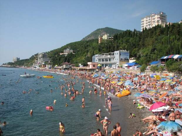 В Крыму отдых безопасен, в отличие от Турции Крым ожидает огромное число туристов, несмотря на указ Путина о возобновлении турпоездок в Турцию