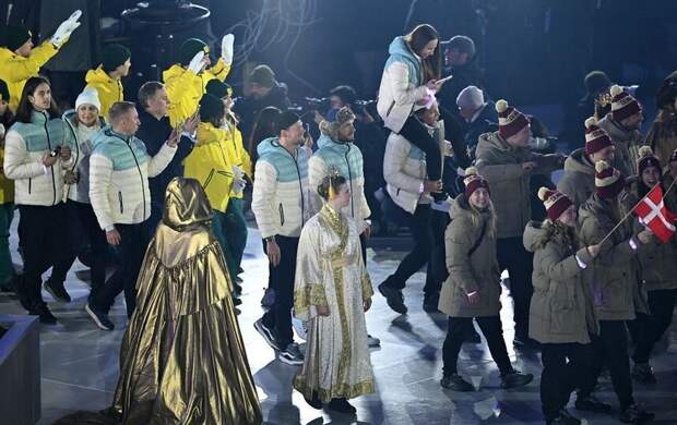 Российские спортсмены приняли участие в церемонии закрытия Олимпиады-2026