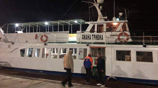 Доставку пассажиров в Крым впервые за долгое время начали осуществлять катерами