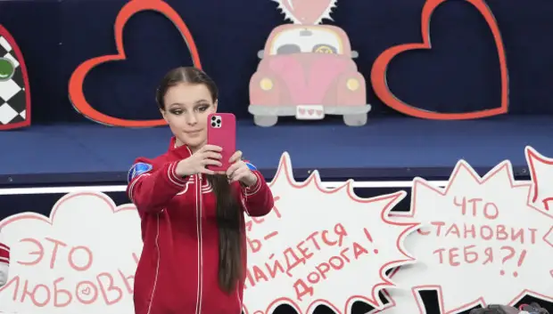 Красные Щербаковой против синих Кондратюка. Кто кого в КП на Кубке Первого канала по фигурному катанию