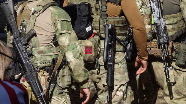 Служащим по контракту петербуржцам подняли единоразовую выплату до 3 млн рублей