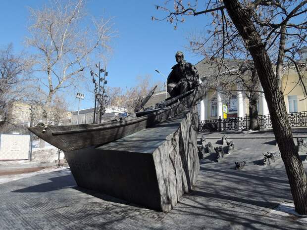 Памятник Михаилу Шолохову